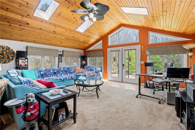 112 Maruth Dr, Ross Twp, PA 15237