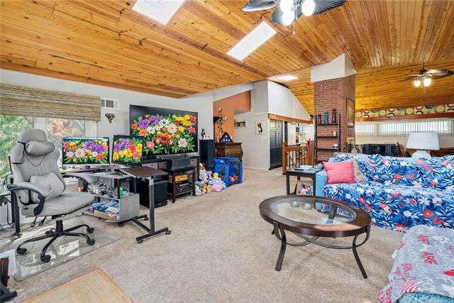 112 Maruth Dr, Ross Twp, PA 15237