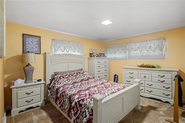 112 Maruth Dr, Ross Twp, PA 15237