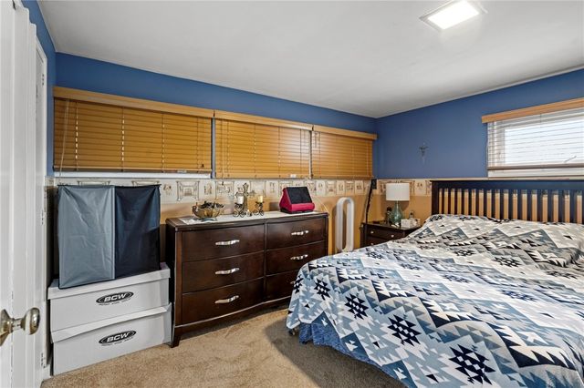 112 Maruth Dr, Ross Twp, PA 15237