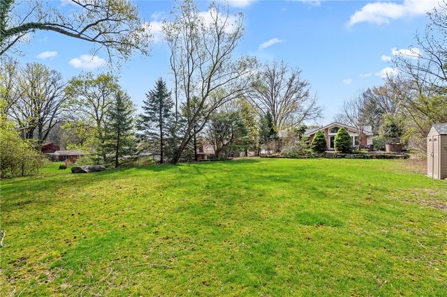 112 Maruth Dr, Ross Twp, PA 15237