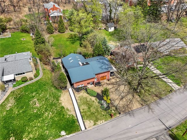 112 Maruth Dr, Ross Twp, PA 15237