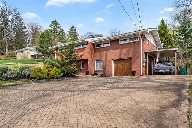 112 Maruth Dr, Ross Twp, PA 15237
