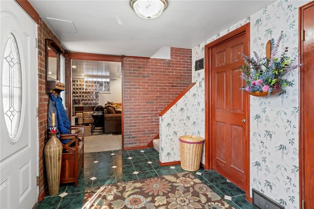 112 Maruth Dr, Ross Twp, PA 15237