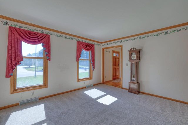 4461 S 116th STREET, Greenfield, WI 53228