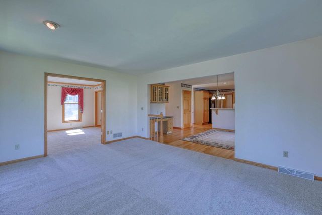 4461 S 116th STREET, Greenfield, WI 53228
