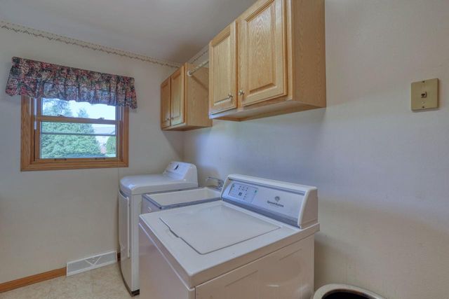 4461 S 116th STREET, Greenfield, WI 53228