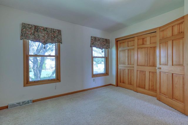 4461 S 116th STREET, Greenfield, WI 53228