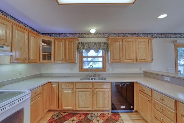 4461 S 116th STREET, Greenfield, WI 53228