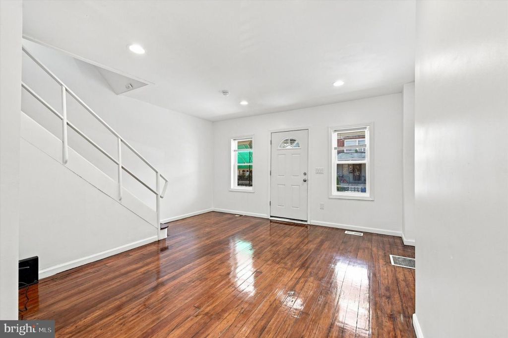 2631 S HOLBROOK ST, PHILADELPHIA, PA 19142 — photo 4