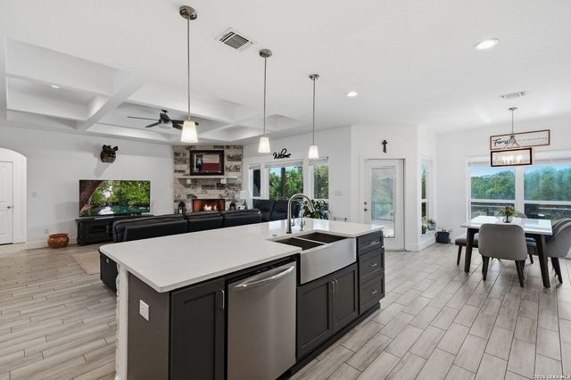 422 CIELO VIS, Canyon Lake, TX 78133