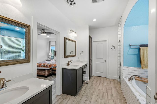 422 CIELO VIS, Canyon Lake, TX 78133