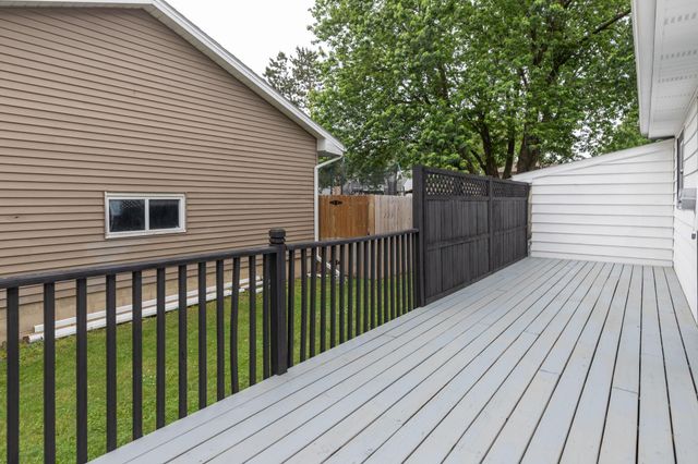 402 7th Street SE, Stewartville, MN 55976