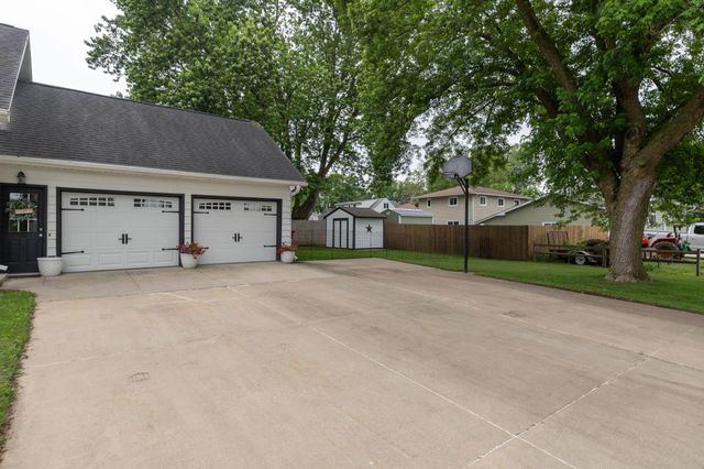 402 7th Street SE, Stewartville, MN 55976