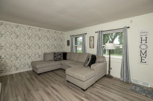 402 7th Street SE, Stewartville, MN 55976