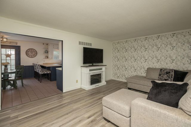 402 7th Street SE, Stewartville, MN 55976