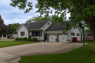 402 7th Street SE, Stewartville, MN 55976