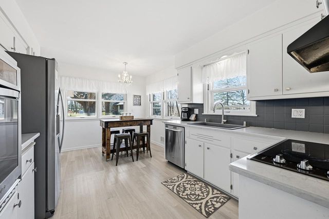 2602 N River STREET, Waterford, WI 53185