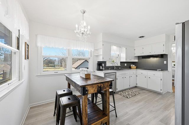 2602 N River STREET, Waterford, WI 53185