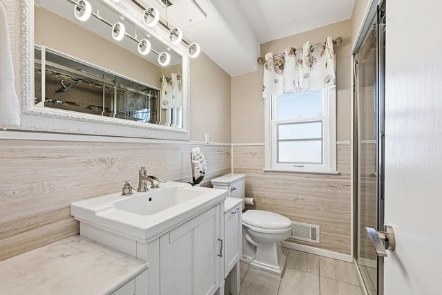 2602 N River STREET, Waterford, WI 53185