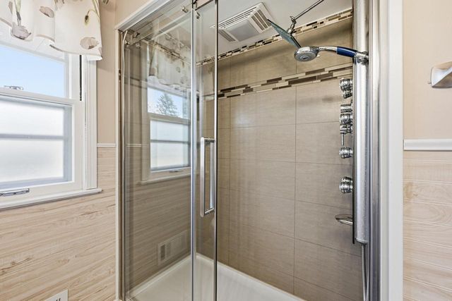 2602 N River STREET, Waterford, WI 53185