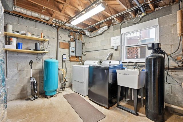 2602 N River STREET, Waterford, WI 53185