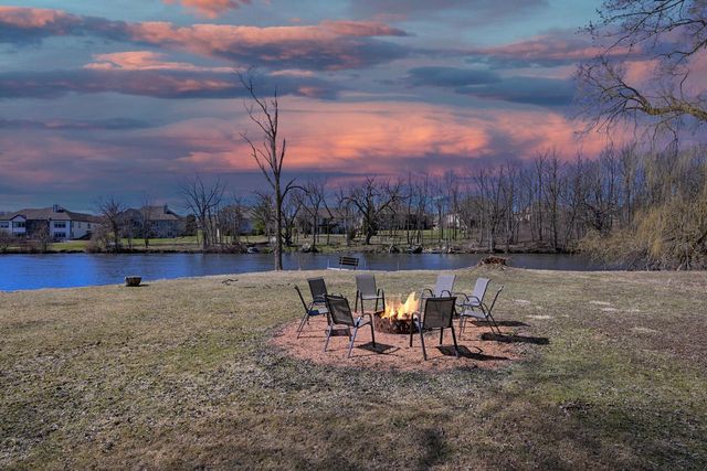 2602 N River STREET, Waterford, WI 53185