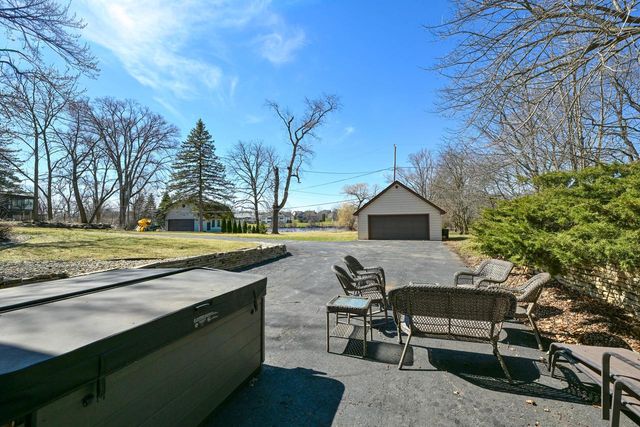 2602 N River STREET, Waterford, WI 53185