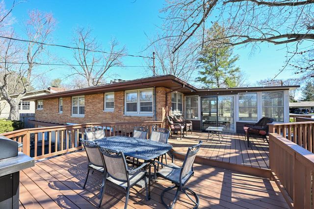 2602 N River STREET, Waterford, WI 53185