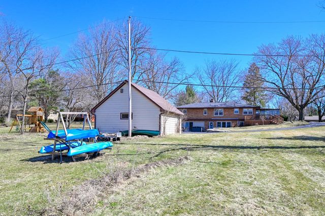 2602 N River STREET, Waterford, WI 53185