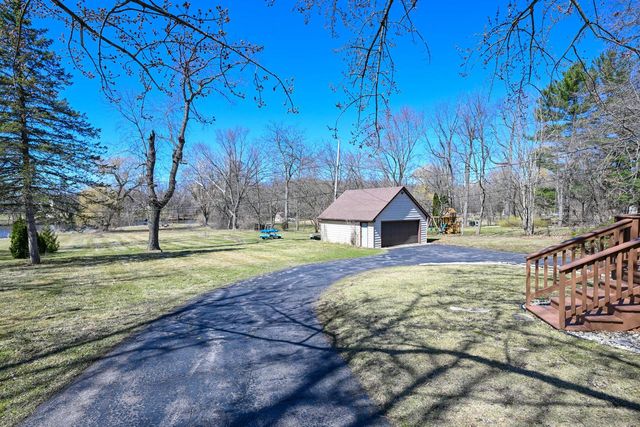 2602 N River STREET, Waterford, WI 53185