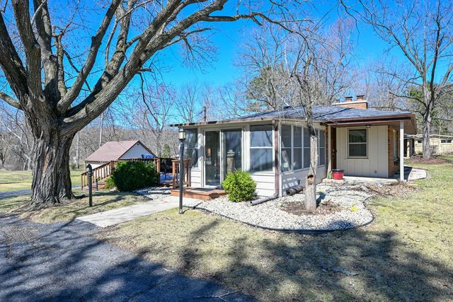 2602 N River STREET, Waterford, WI 53185