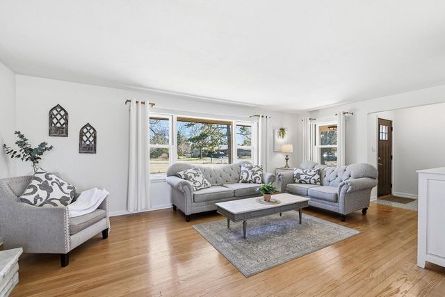 2602 N River STREET, Waterford, WI 53185