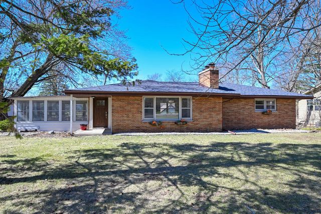 2602 N River STREET, Waterford, WI 53185