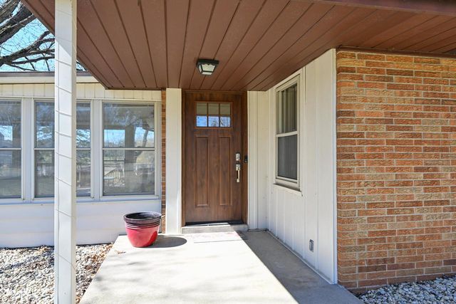 2602 N River STREET, Waterford, WI 53185