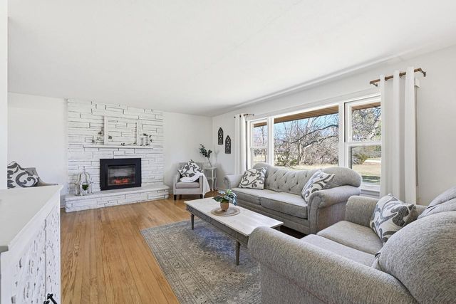 2602 N River STREET, Waterford, WI 53185