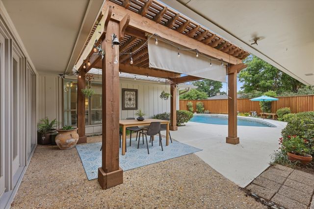 424 Fieldwood Drive, Richardson, TX 75081