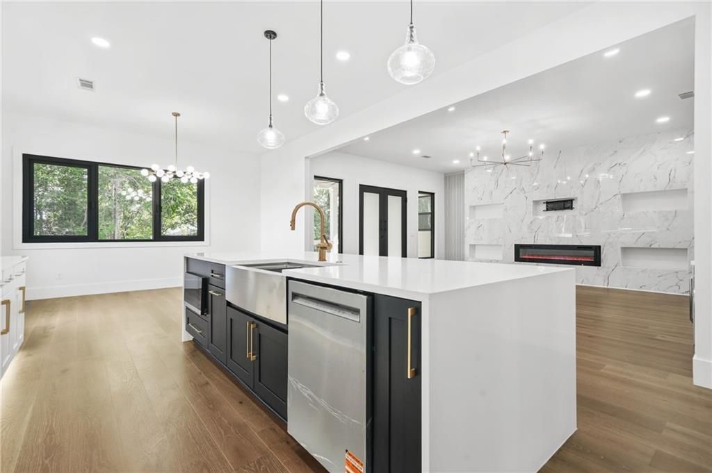 Image 12 of property listing at 5175 Cascade Road, Atlanta, GA 30331