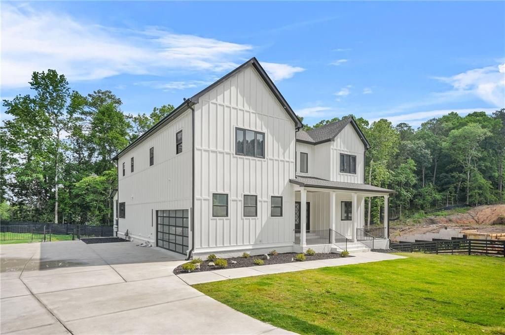 Image 2 of property listing at 5175 Cascade Road, Atlanta, GA 30331