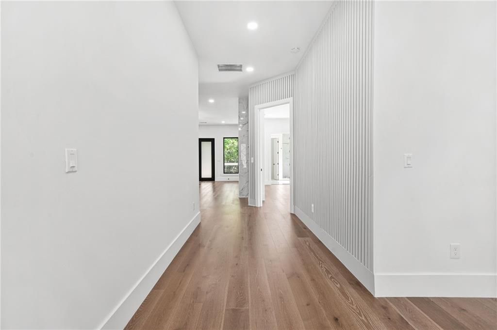 Image 4 of property listing at 5175 Cascade Road, Atlanta, GA 30331