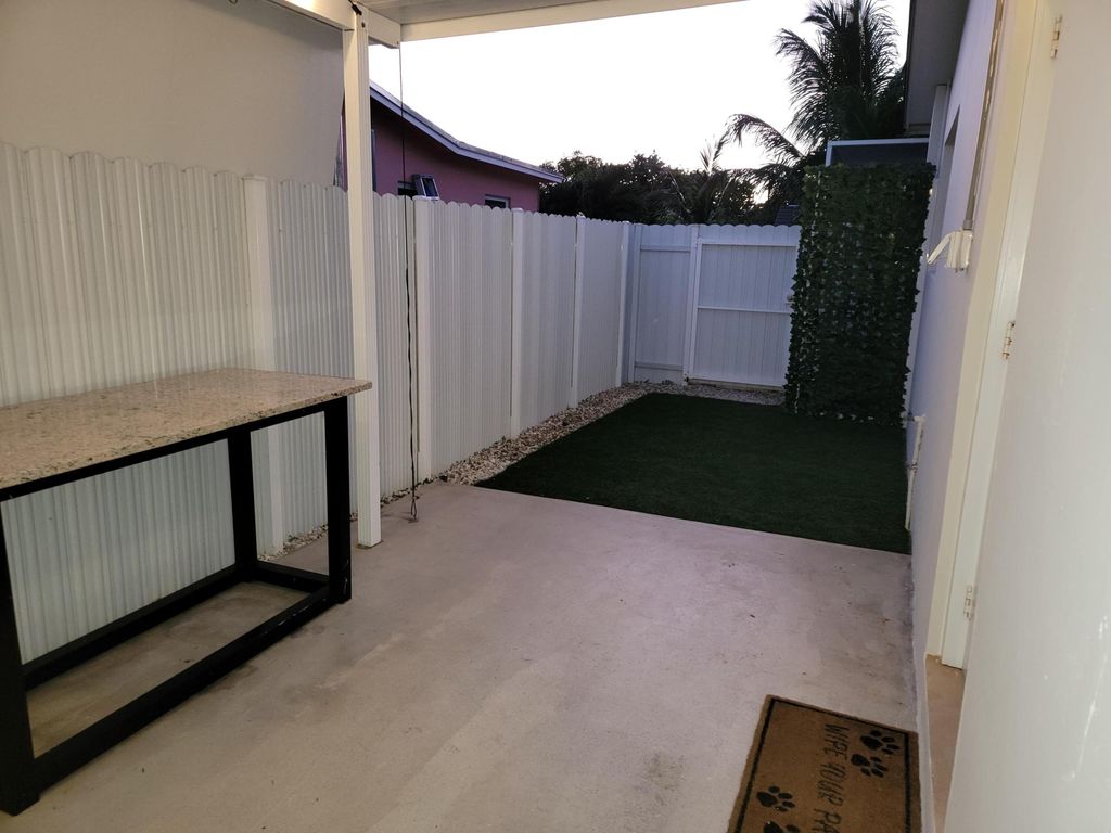 1611 NW 63RD Avenue 2, Sunrise, FL 33313