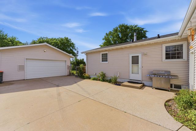 2124 N Gayman Avenue, Davenport, IA 52804