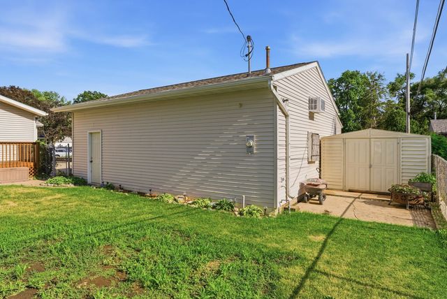 2124 N Gayman Avenue, Davenport, IA 52804