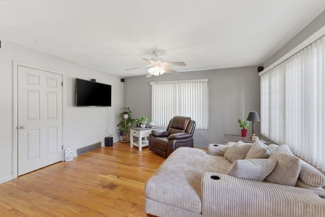 2124 N Gayman Avenue, Davenport, IA 52804