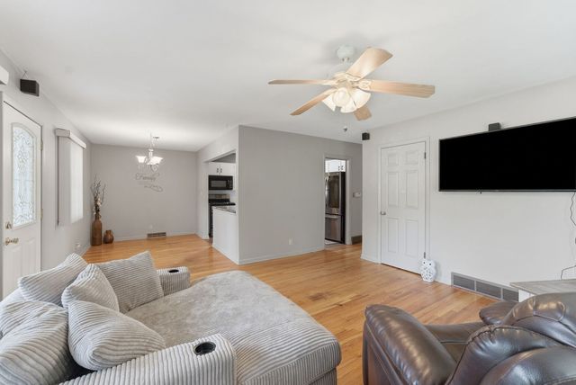 2124 N Gayman Avenue, Davenport, IA 52804