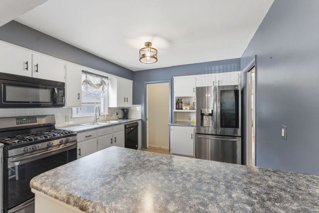 2124 N Gayman Avenue, Davenport, IA 52804