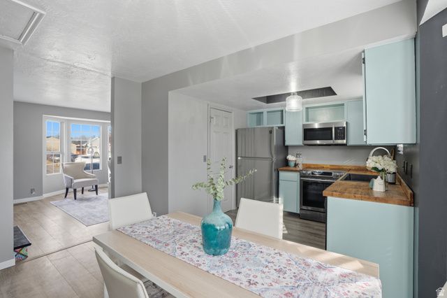 6758 S BLUE FLOWER CT, West Jordan, UT 84081