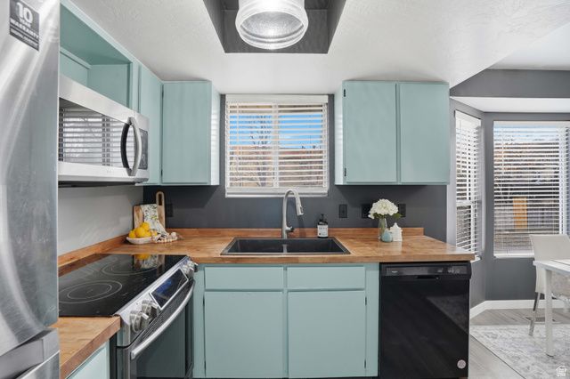 6758 S BLUE FLOWER CT, West Jordan, UT 84081