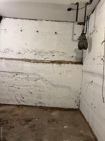 19 Maple Avenue, Stony Brook, NY 11790