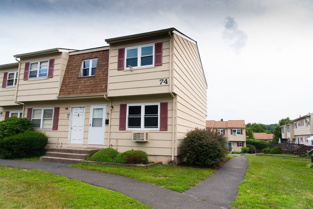 74 Round Tree Drive 1, Naugatuck, CT 06770
